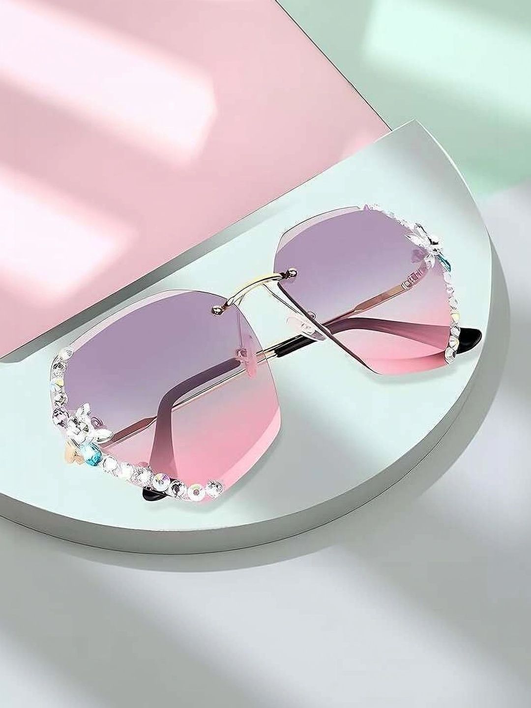 YOUTH CLUB Unisex Pink Lens & Gold-Toned Oversized Sunglasses with
