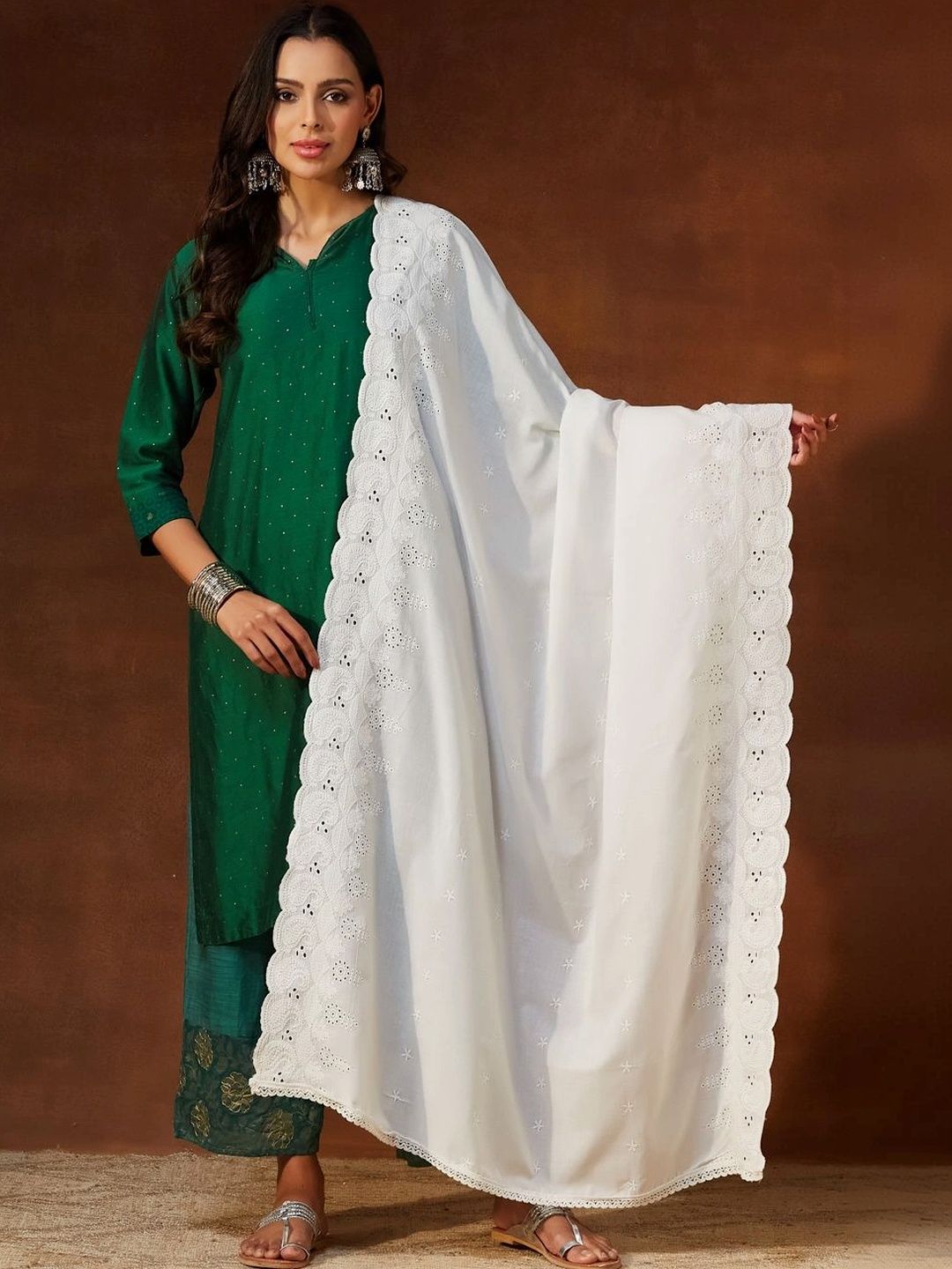 AKSHADEEP AKSHADEEP Embroidered Dupatta with Chikankari