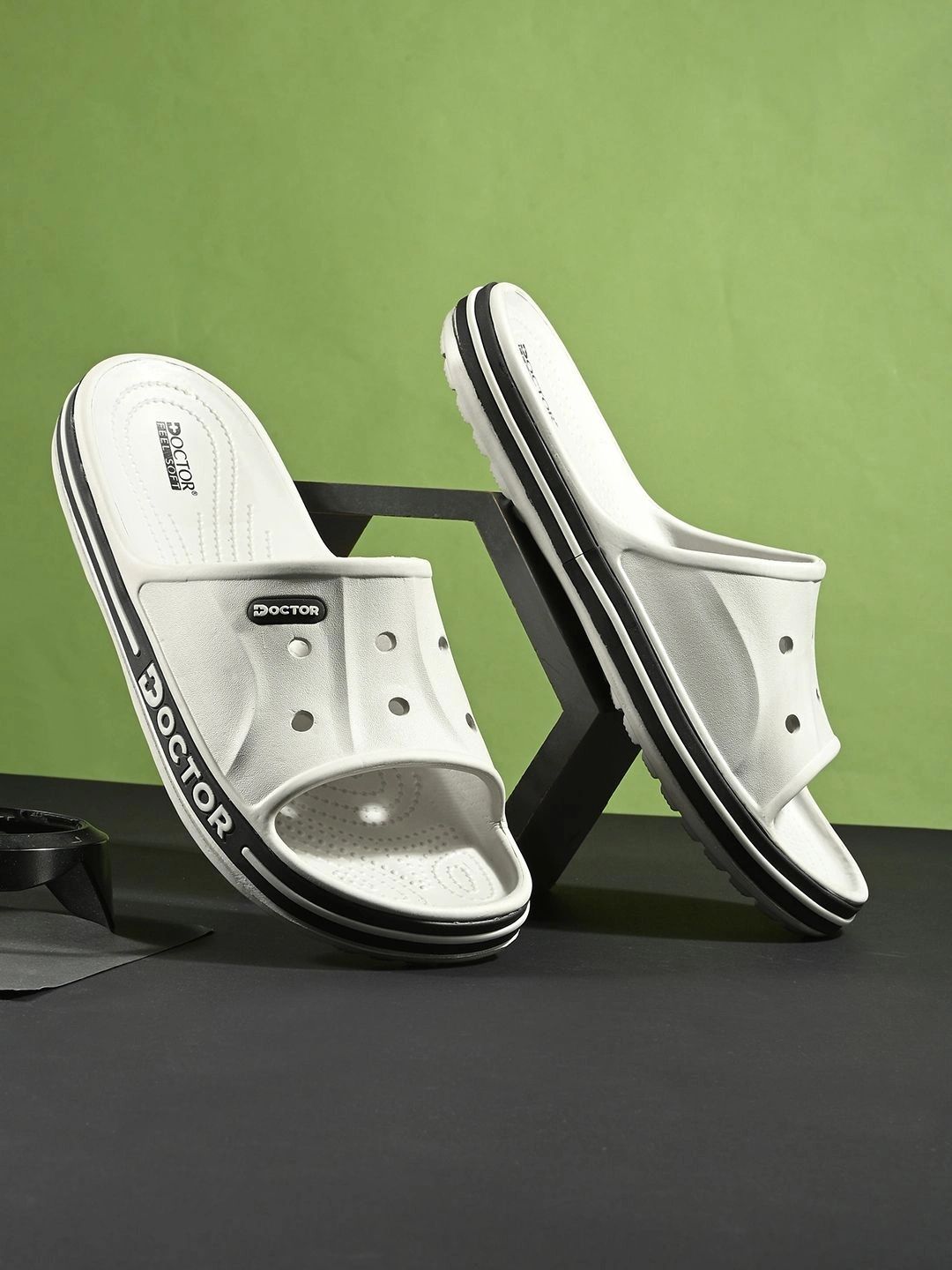 DOCTOR FEEL SOFT Men Striped Sliders