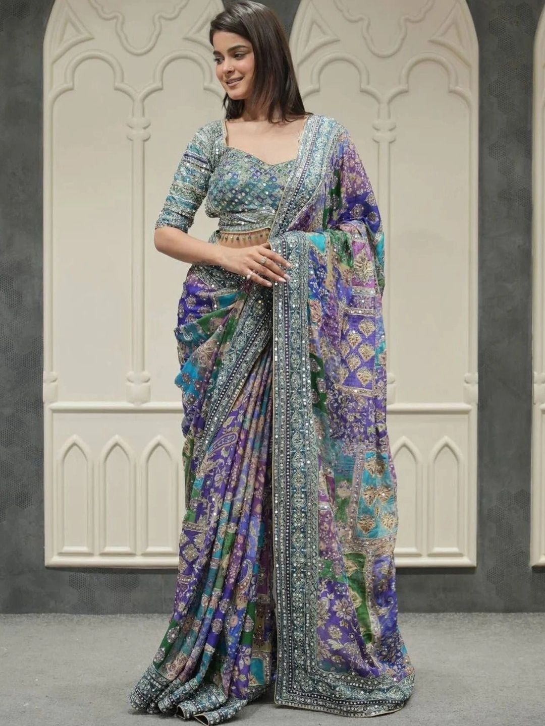 Tradivibe Tradivibe Embellished Mirror Work Silk Blend Saree