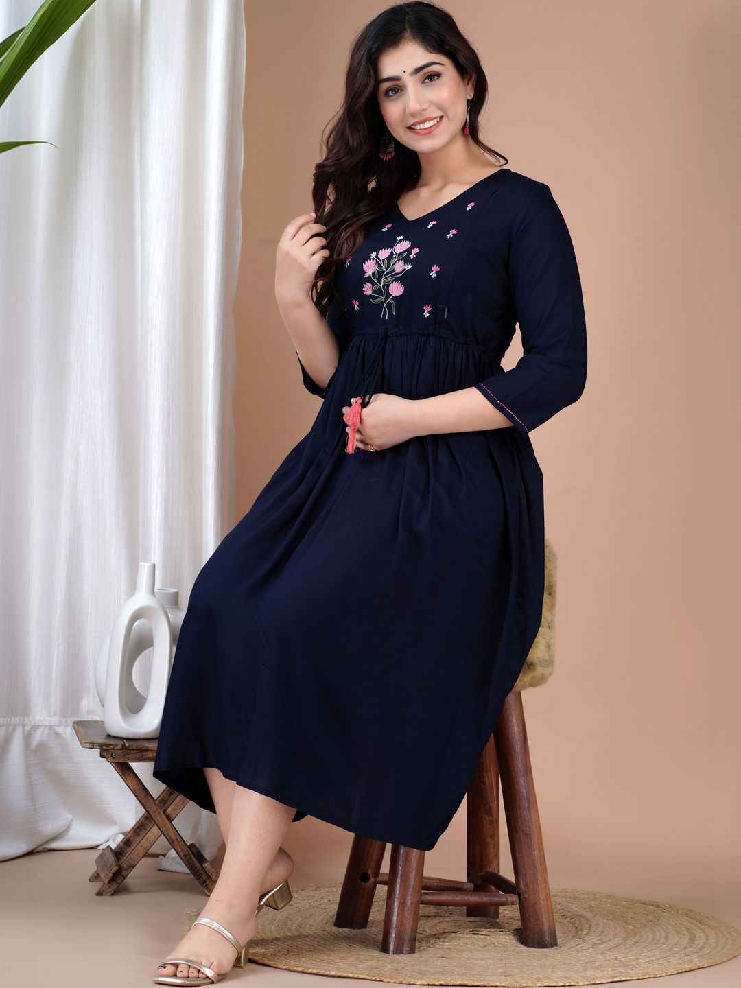 RAYIE COLLECTION Women Floral Embroidered Thread Work Maternity Kurta