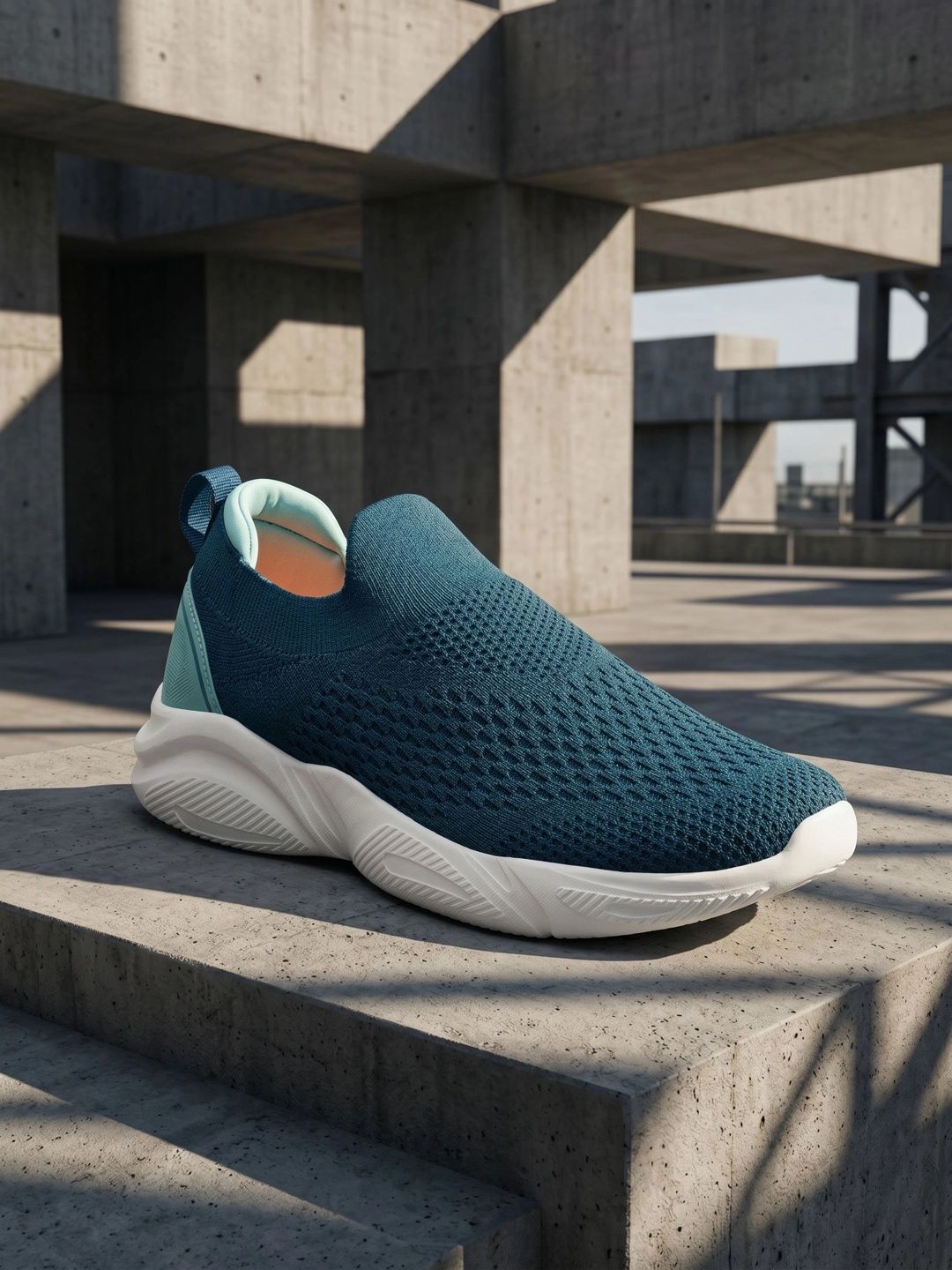 HRX by Hrithik Roshan Women Mesh Walking Non-Marking Shoes