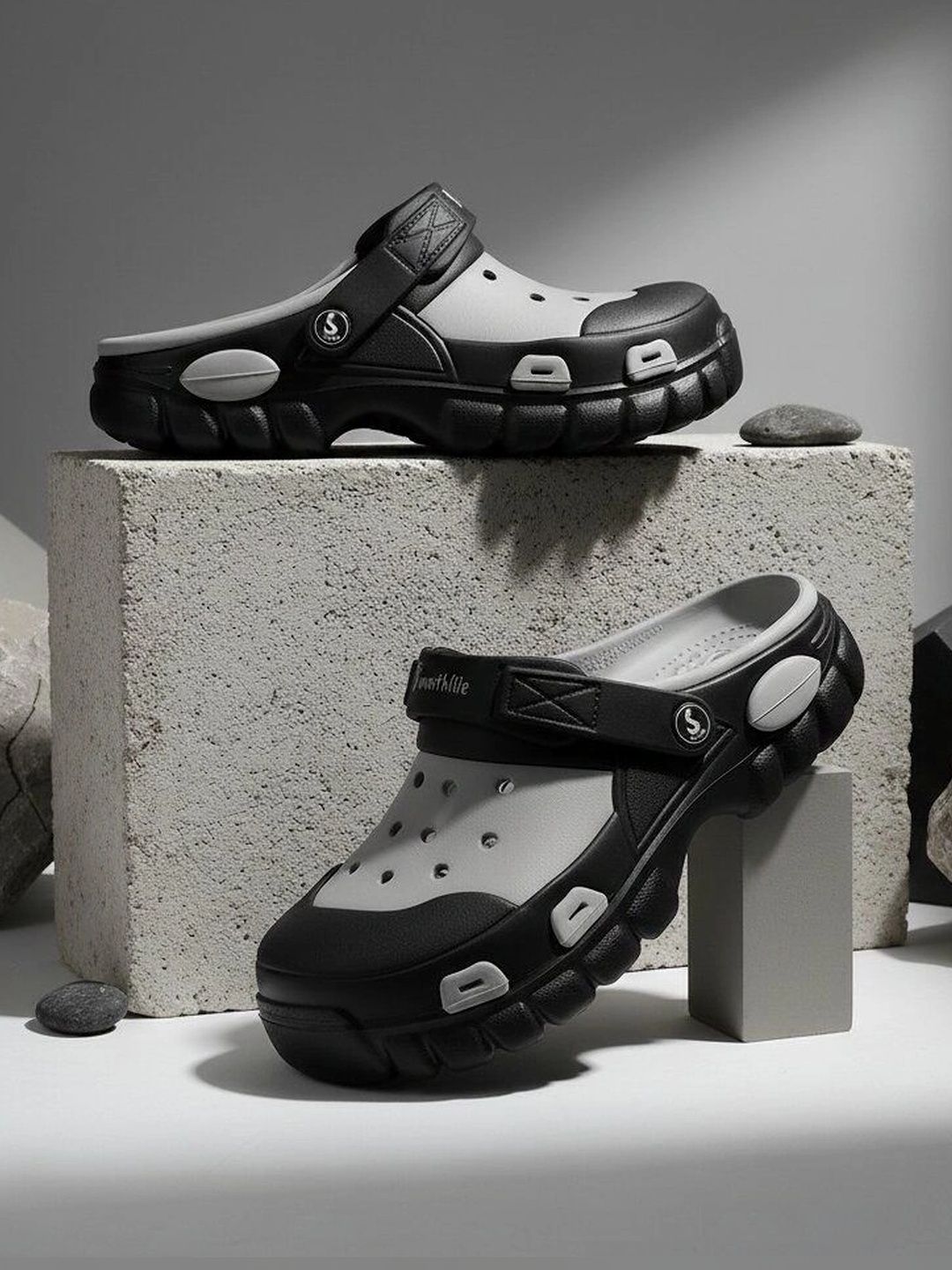 Smoothlite Men Colourblocked Clogs