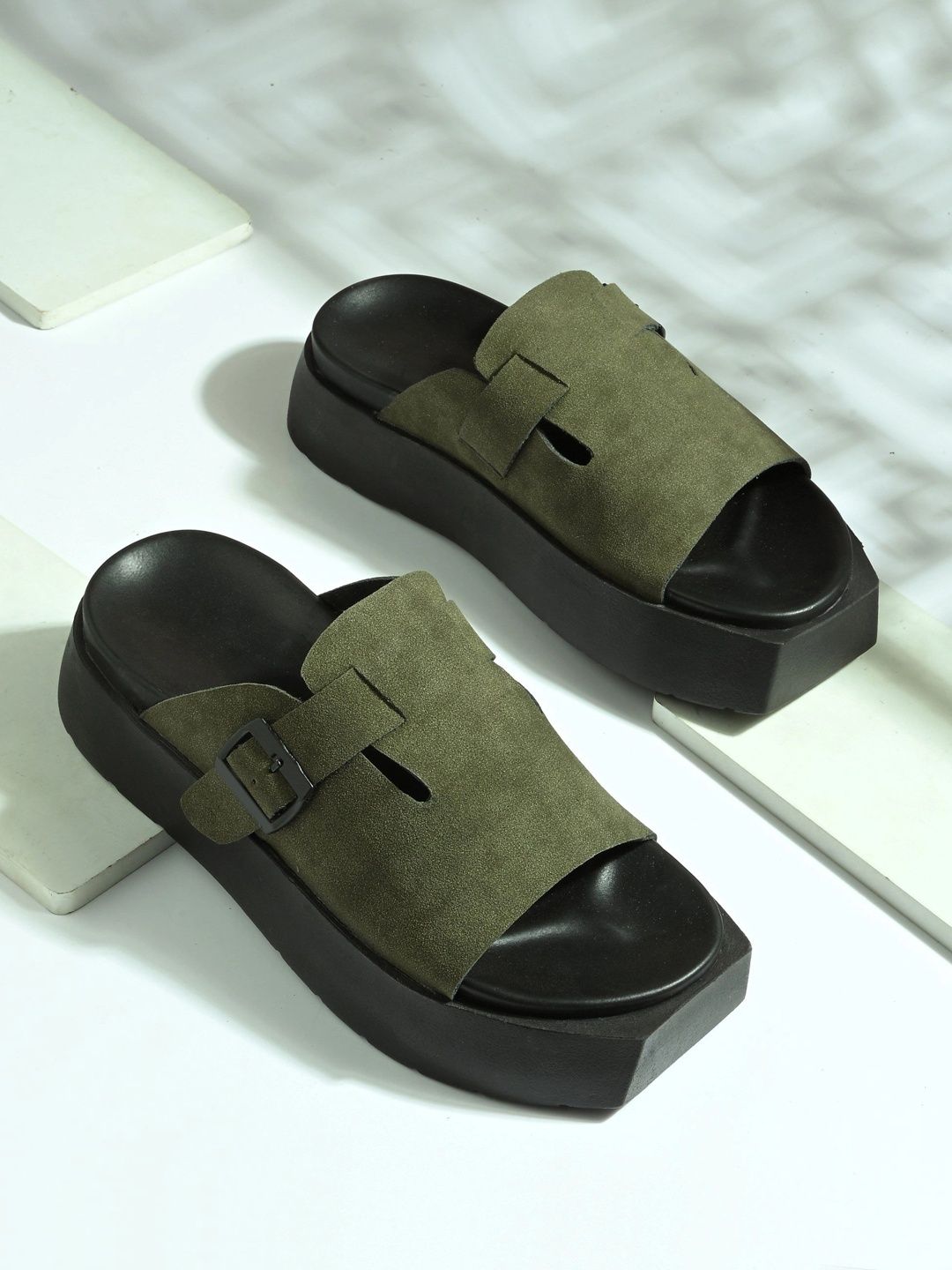 Roadster Men Comfort Sandals
