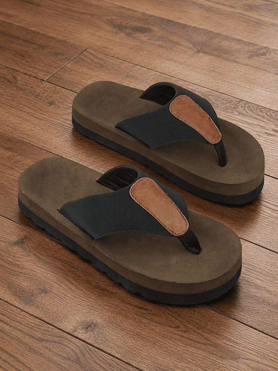 glitchez Men Colourblocked Rubber Thong Flip-Flops