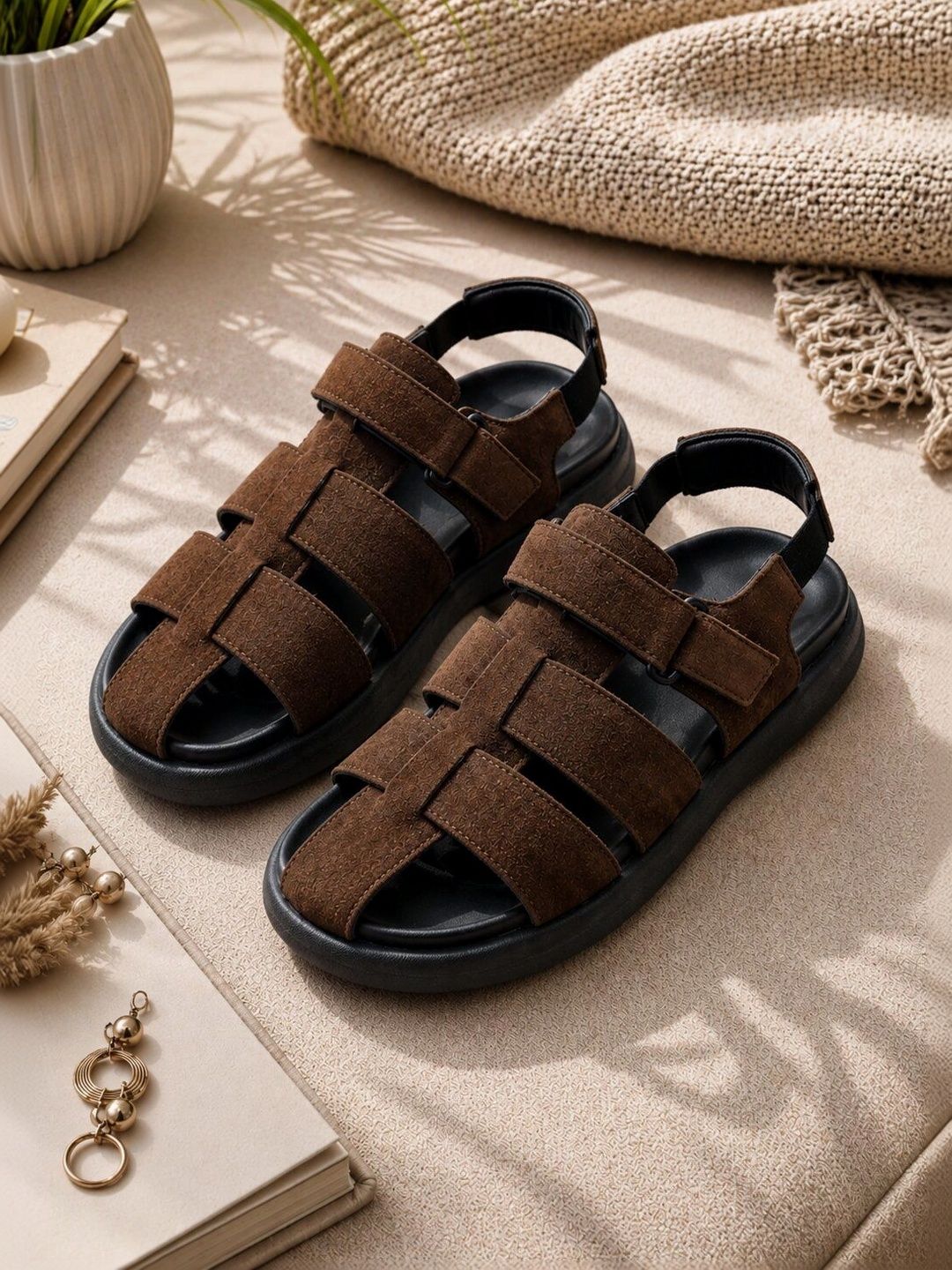 Roadster Men Suede Fisherman Sandals