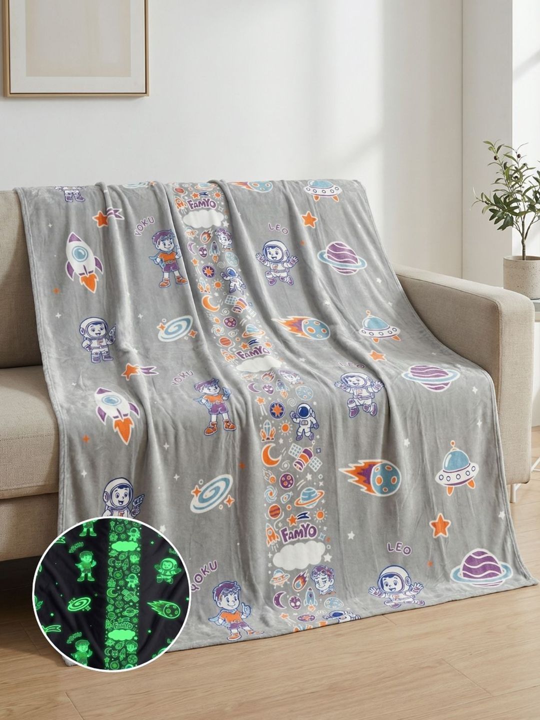 Famyo Famyo Kids Grey Astronaut Glow In Dark Fleece Lightweight 230 GSM AC Room Queen Blanket