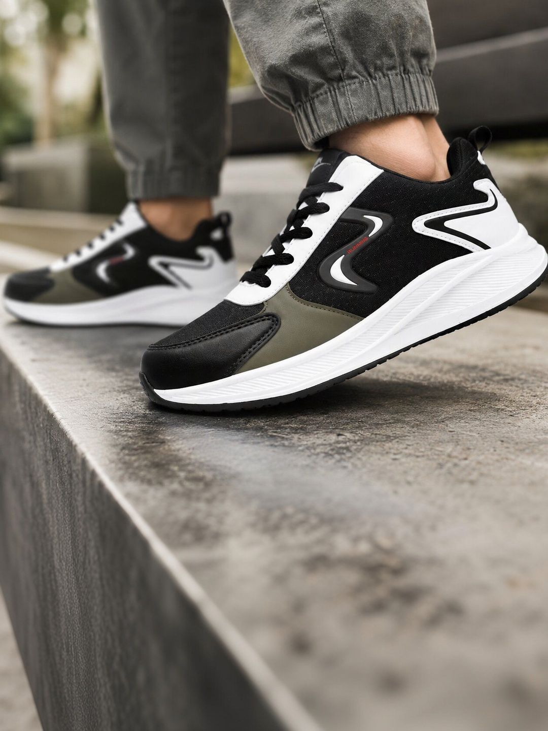 Rayvon Men Running Shoes