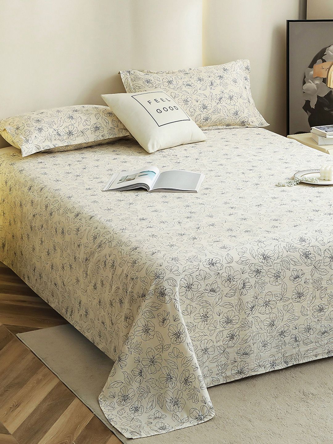 210 TC Double Size Bedsheet Story@home Off White Floral 210 TC King Bedsheet with 2 Pillow Covers-98 x 106 In