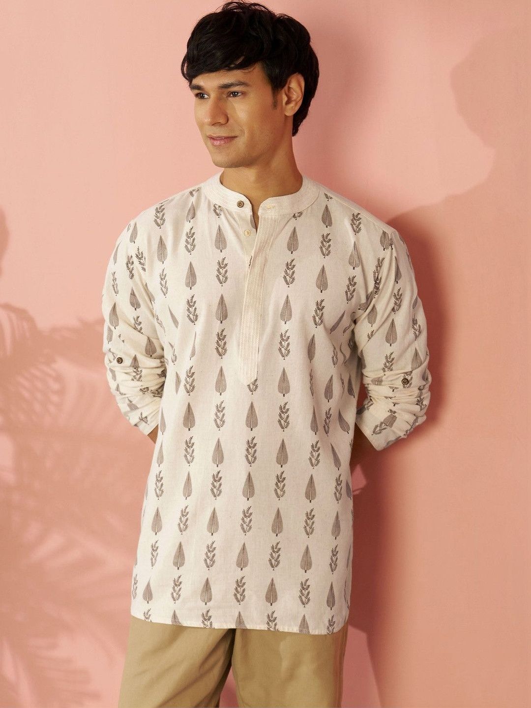 VASTRAMAY Men Cream Tropical Block Print Cotton Short Kurta
