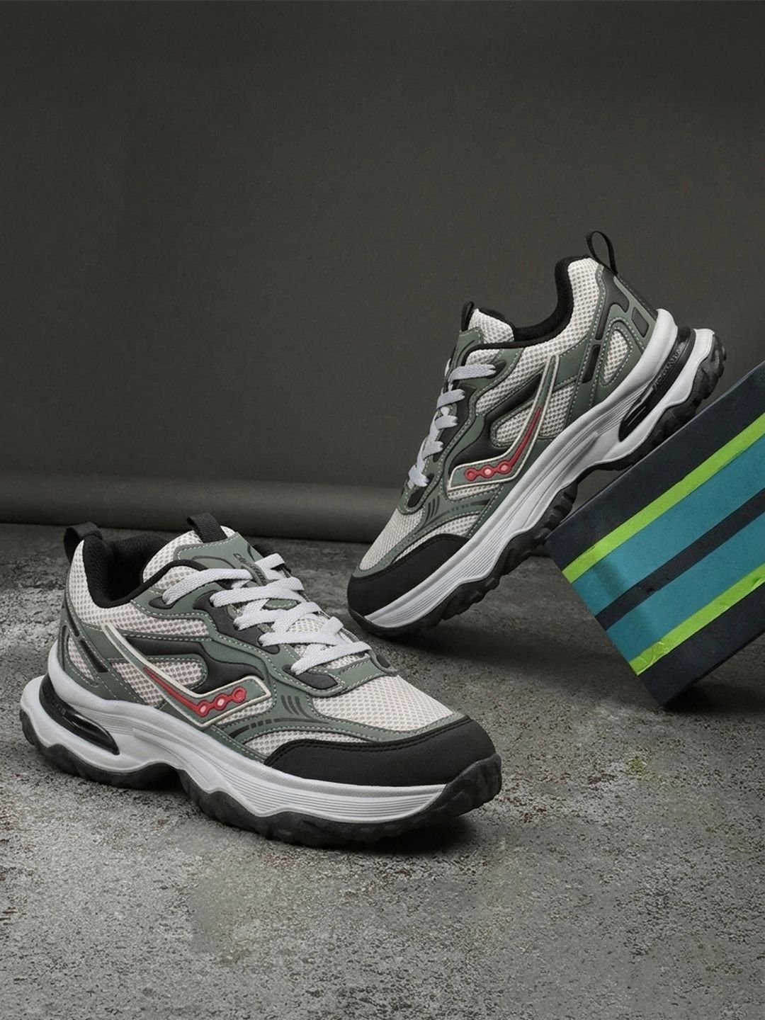 Columbus Men Mesh Running Shoes
