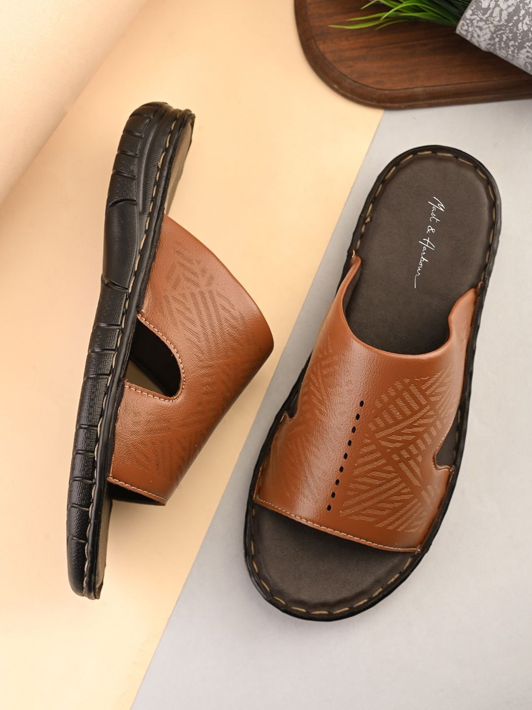Mast & Harbour Men Printed Sliders