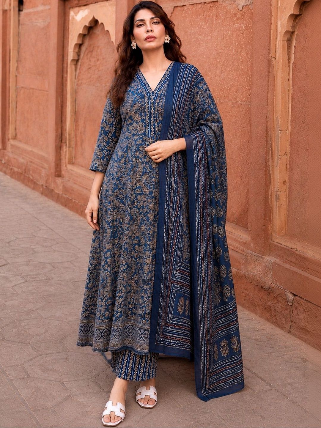 Sangria Sangria Women Ethnic Motifs Printed Regular Kurta with Palazzos & With Dupatta