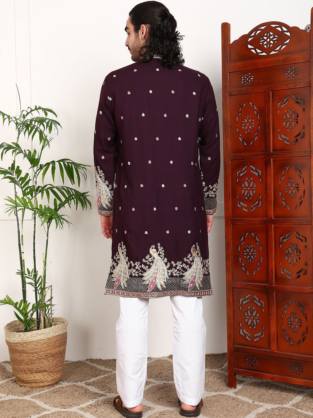 ADHIRAJAN Men Embroidered Thread Work Grandeur & Majestic Artwork Kurta - Image 3