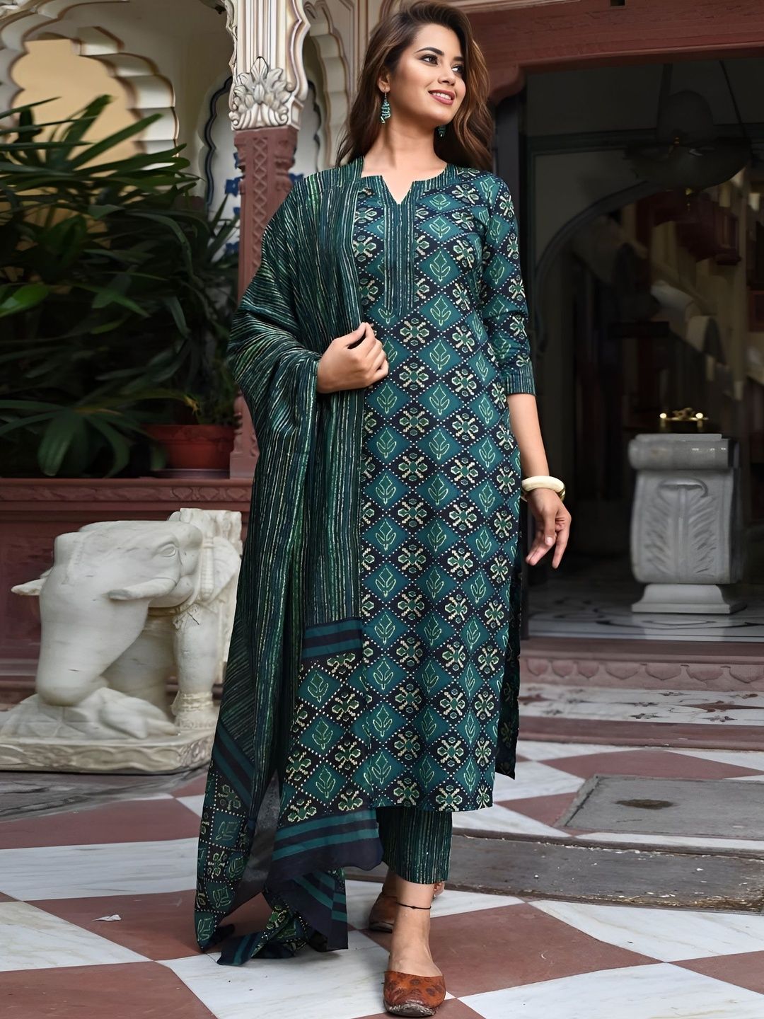 Moda Rapido Women Printed Regular Kurta with Trousers & With Dupatta