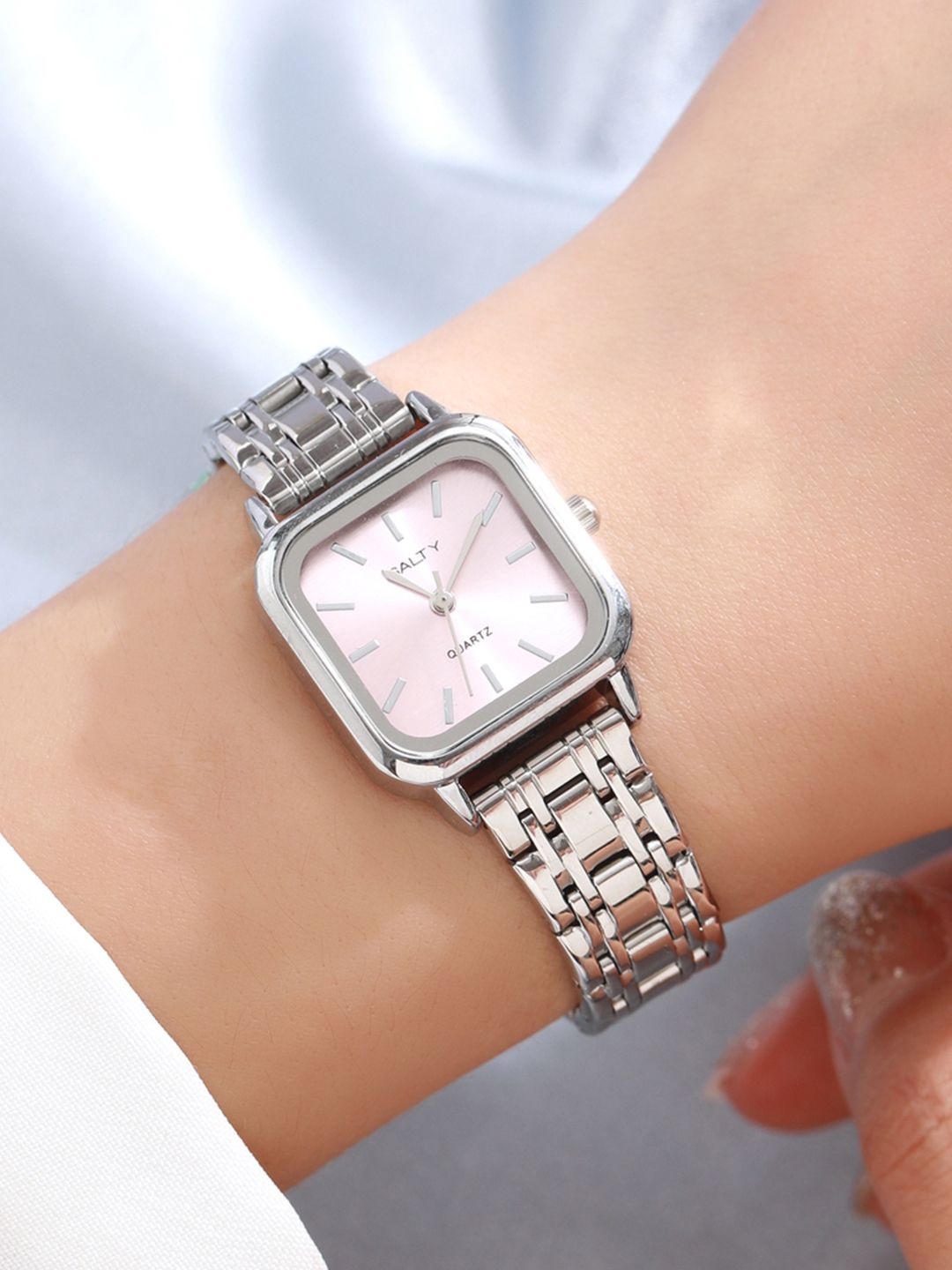 SALTY Women Peach Dail Blush Watch WT-S-0006-S-PK-Silver