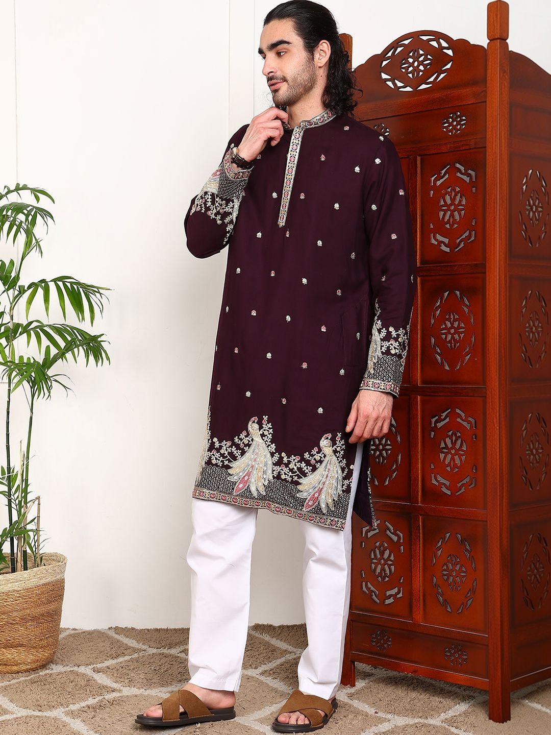 ADHIRAJAN Men Embroidered Thread Work Grandeur & Majestic Artwork Kurta - Image 4
