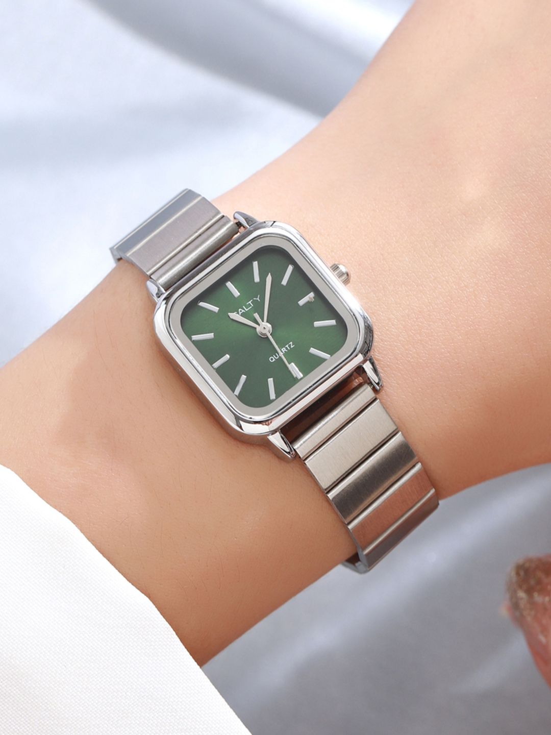 SALTY Women Green Forest Dial Sleek Watch WT-S-0005-S-GR