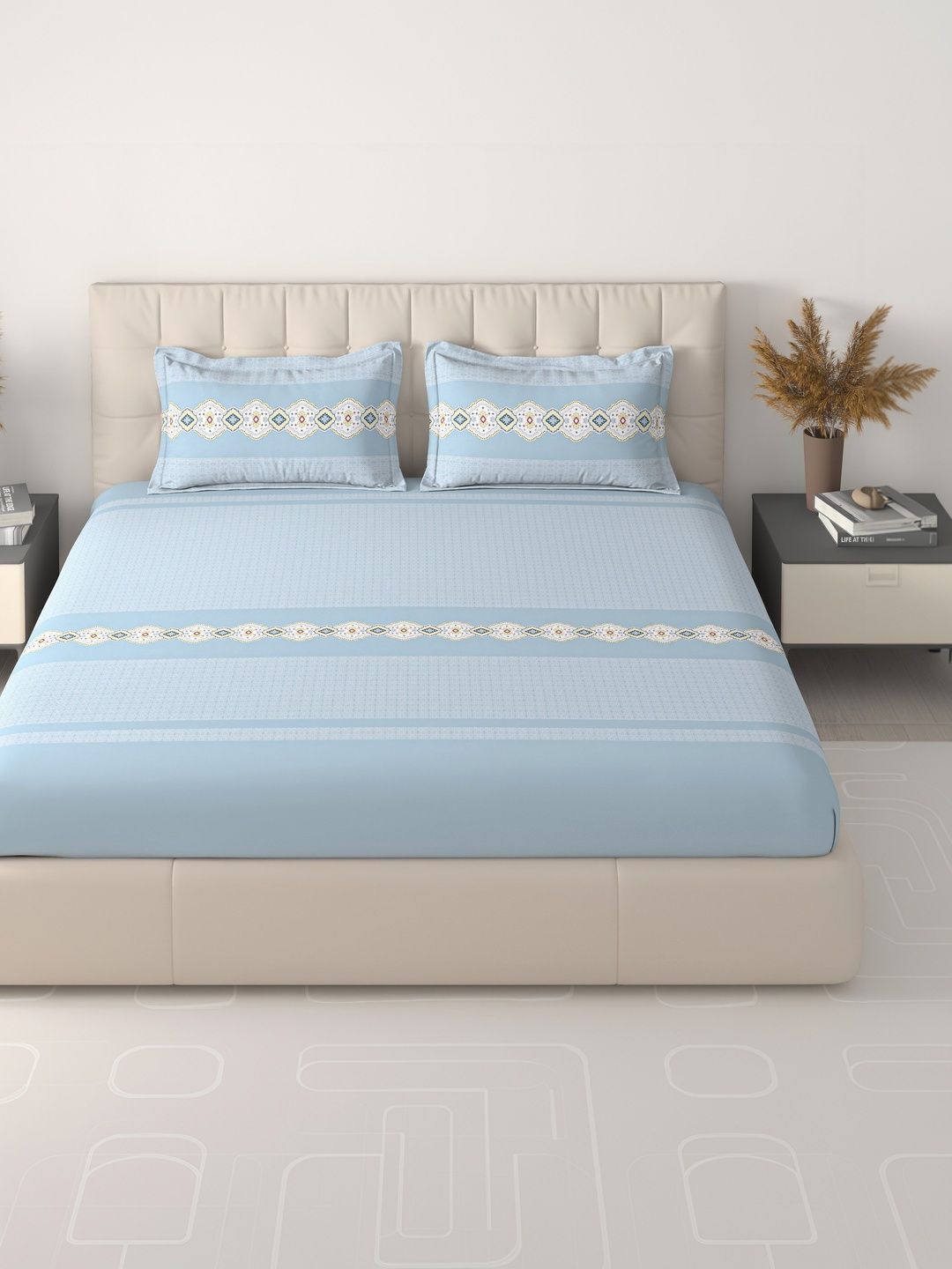 Sangria Blue & White Geometric 160 TC Bedsheet with 2 Pillow Covers