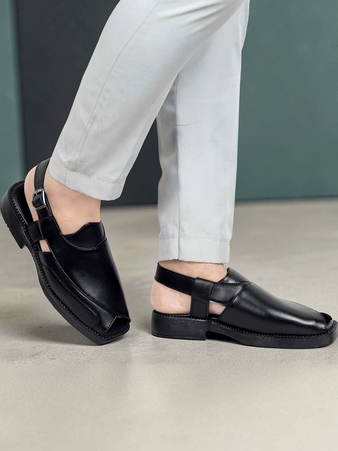 Jactooz Men Shoe-Style Sandals