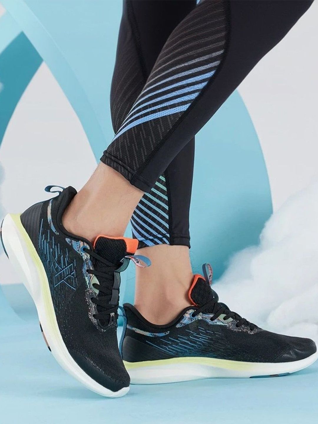 Xtep Men Feather Foam Running Shoes