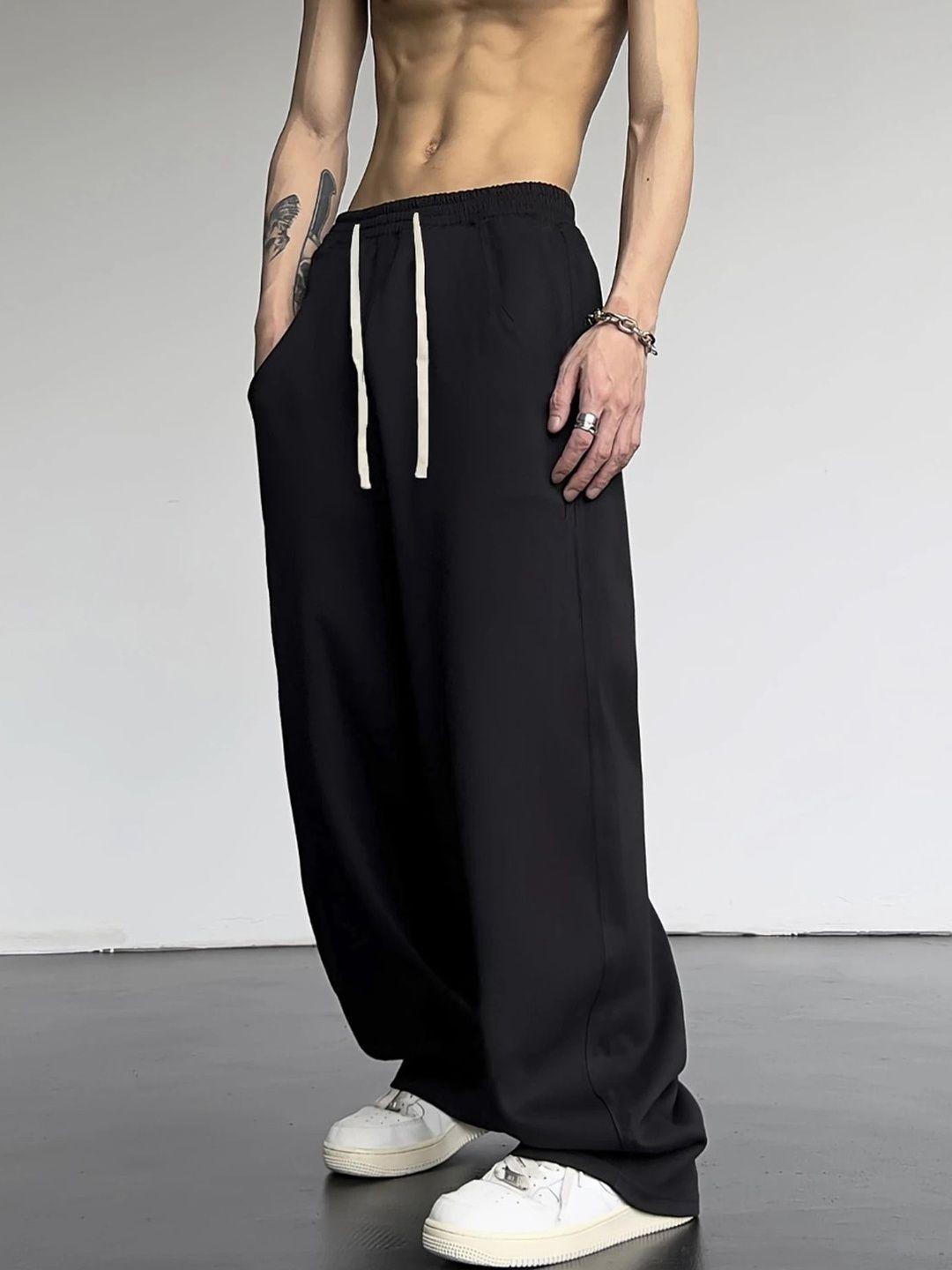Klowvila Fashion Men Loose Fit High-Rise Easy Wash Trousers