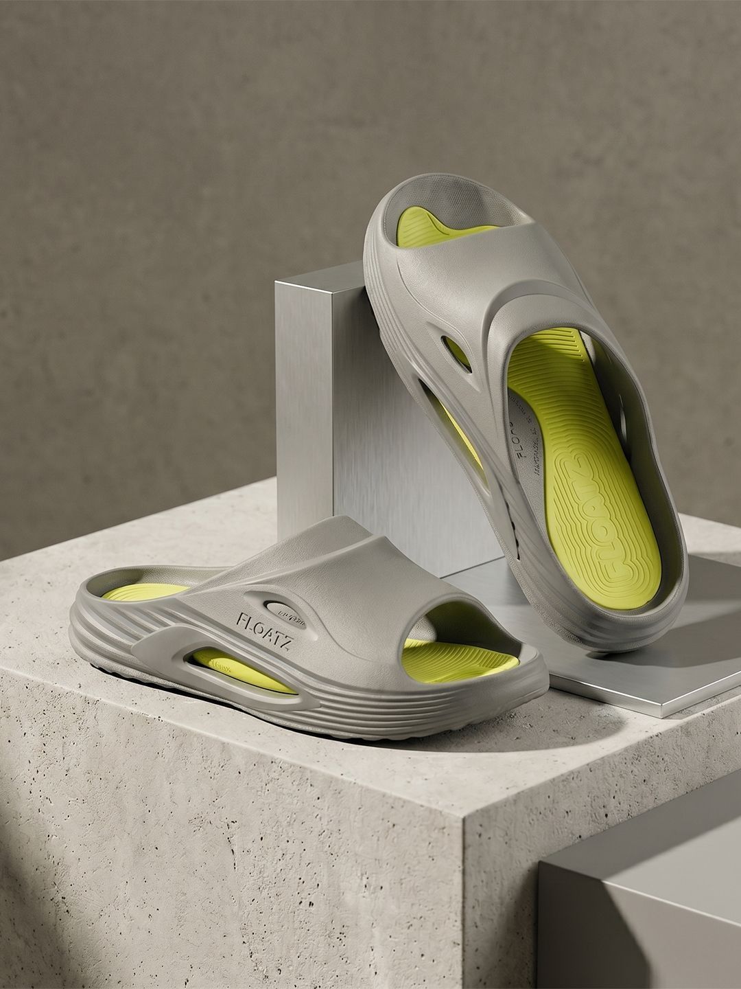 Floatz by Bata Men Lightweight Sliders