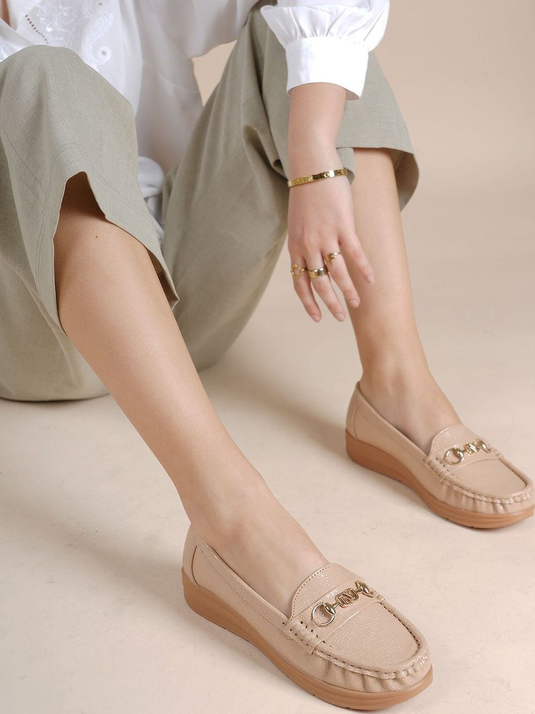 DressBerry Women Textured Loafers