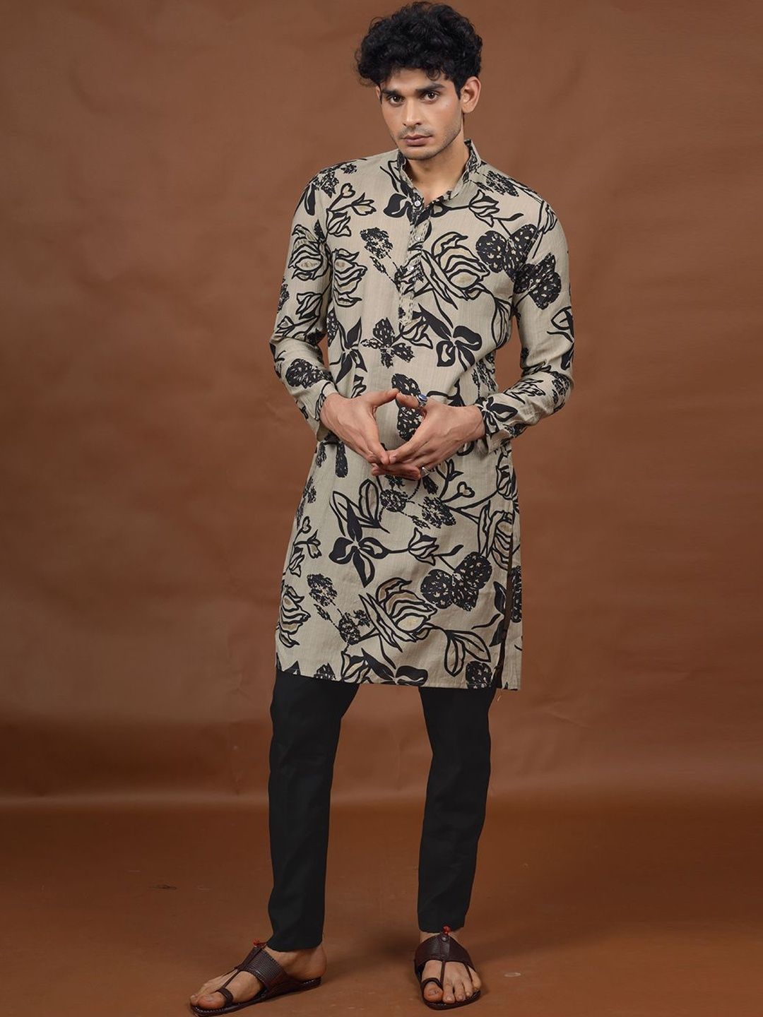 Varbandhan Men Floral Printed Floral Kurta