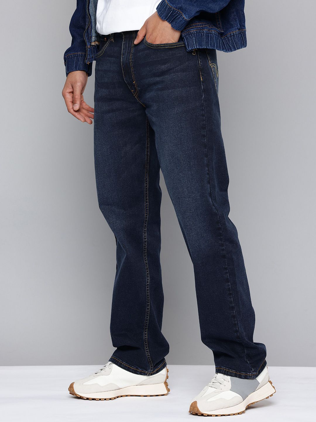Levis Levis Men 555 Relaxed Straight Fit Mid-Rise Light Fade Stretchable Jeans