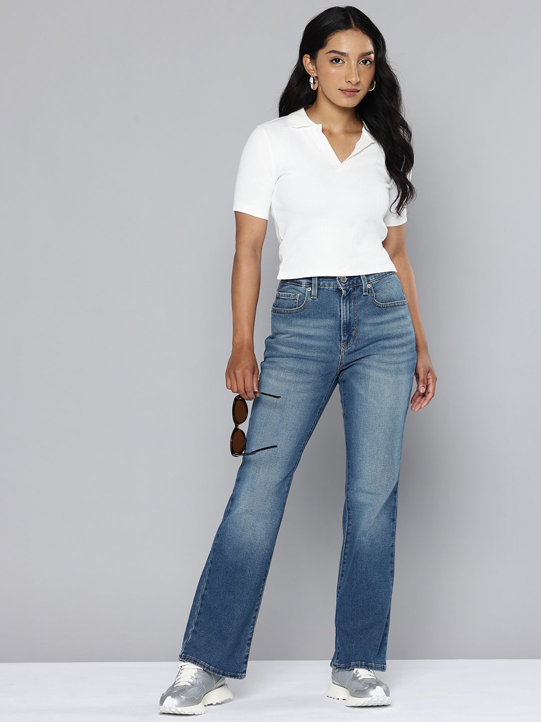 725 Bootcut High-Rise Light Fade Stretchable Jeans