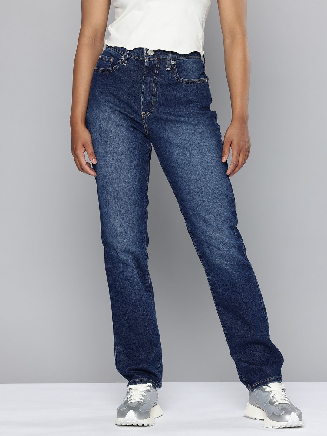 Levis Levis Women 724 Straight Fit High-Rise Light Fade Stretchable Jeans