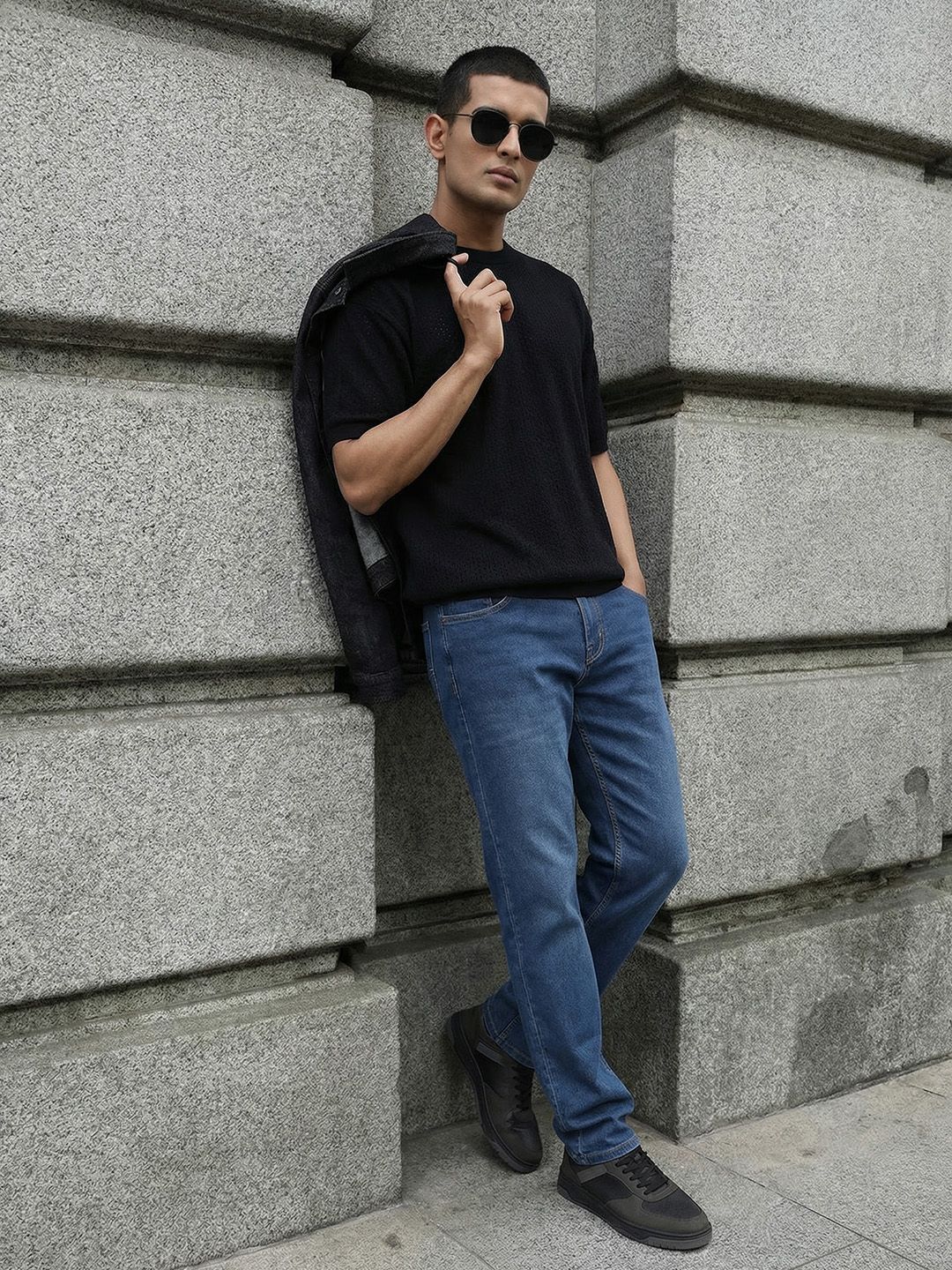 Roadster Men Relaxed Fit Mid-Rise Light Fade Stretchable Jeans