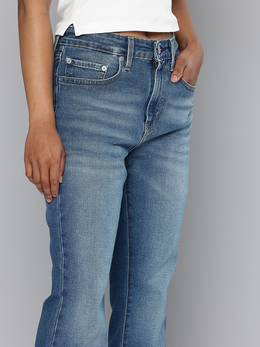 725 Bootcut High-Rise Light Fade Stretchable Jeans