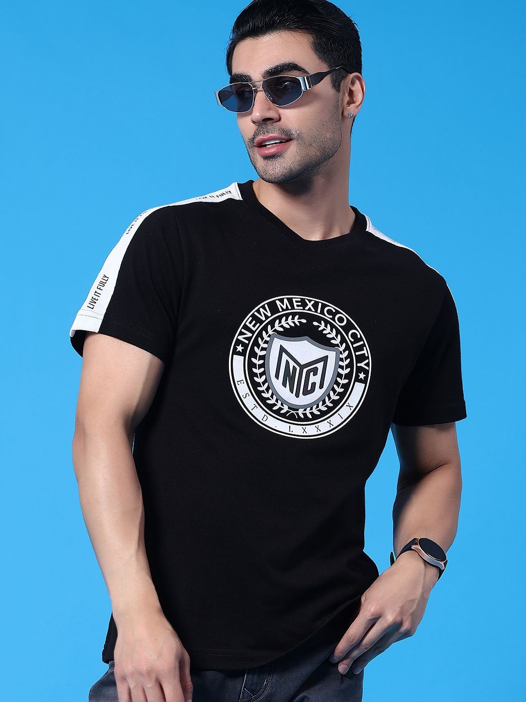 V-Mart Men Colourblocked T-shirt