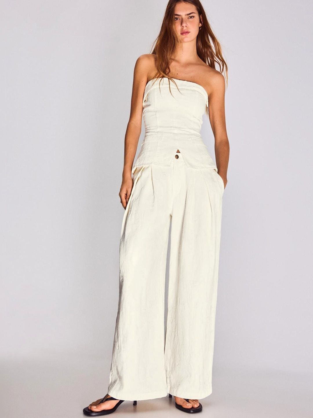 Low-Rise Wide-leg Darted Jeans