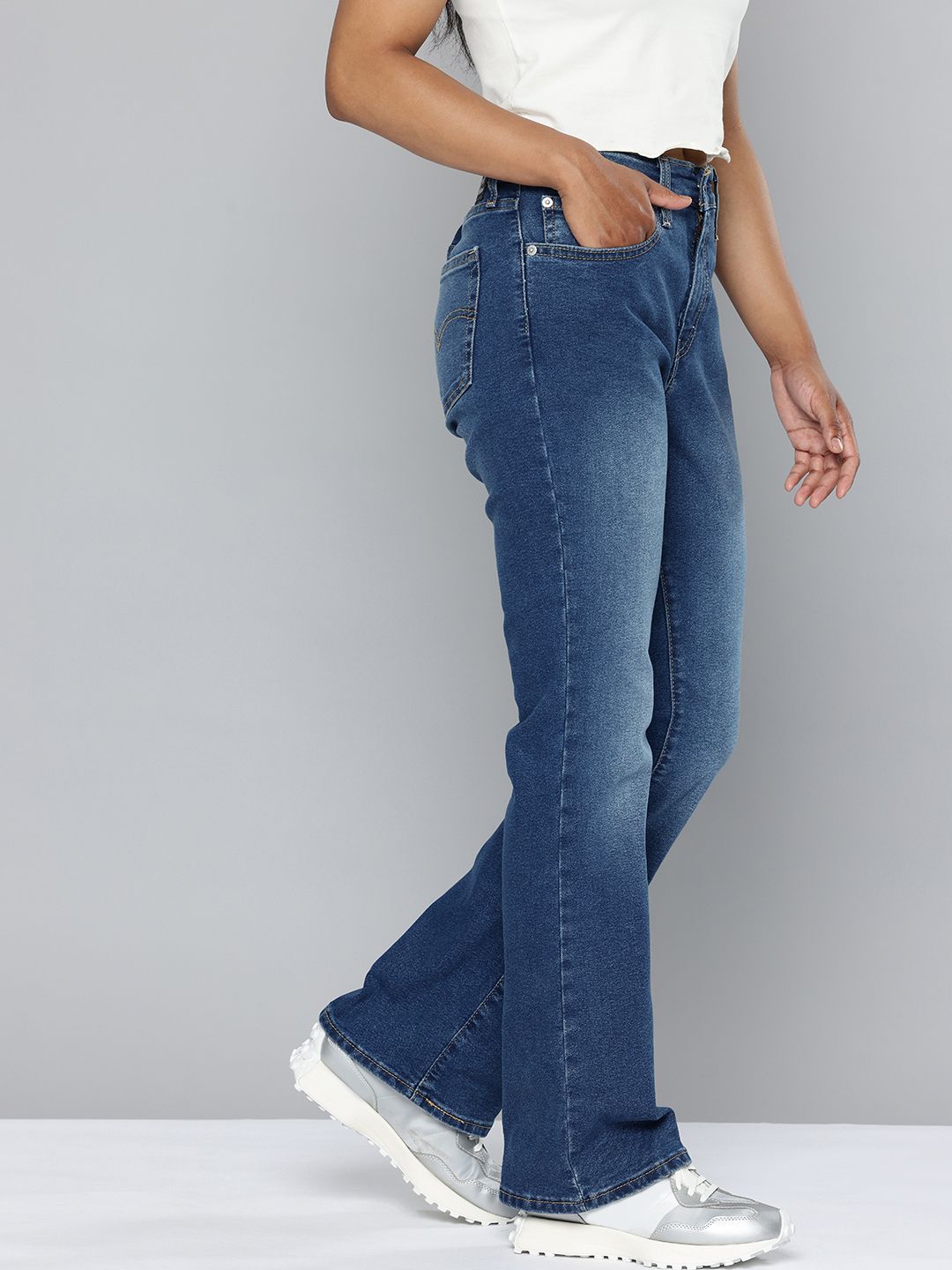 725 Bootcut High-Rise Light Fade Stretchable Jeans
