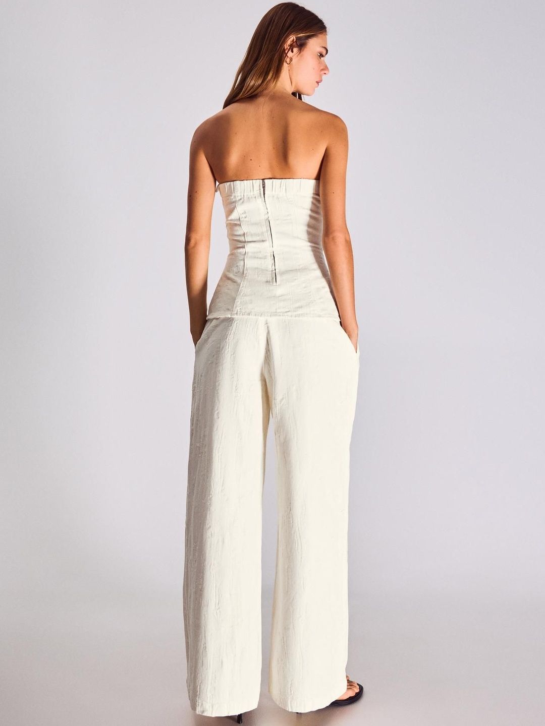 Low-Rise Wide-leg Darted Jeans