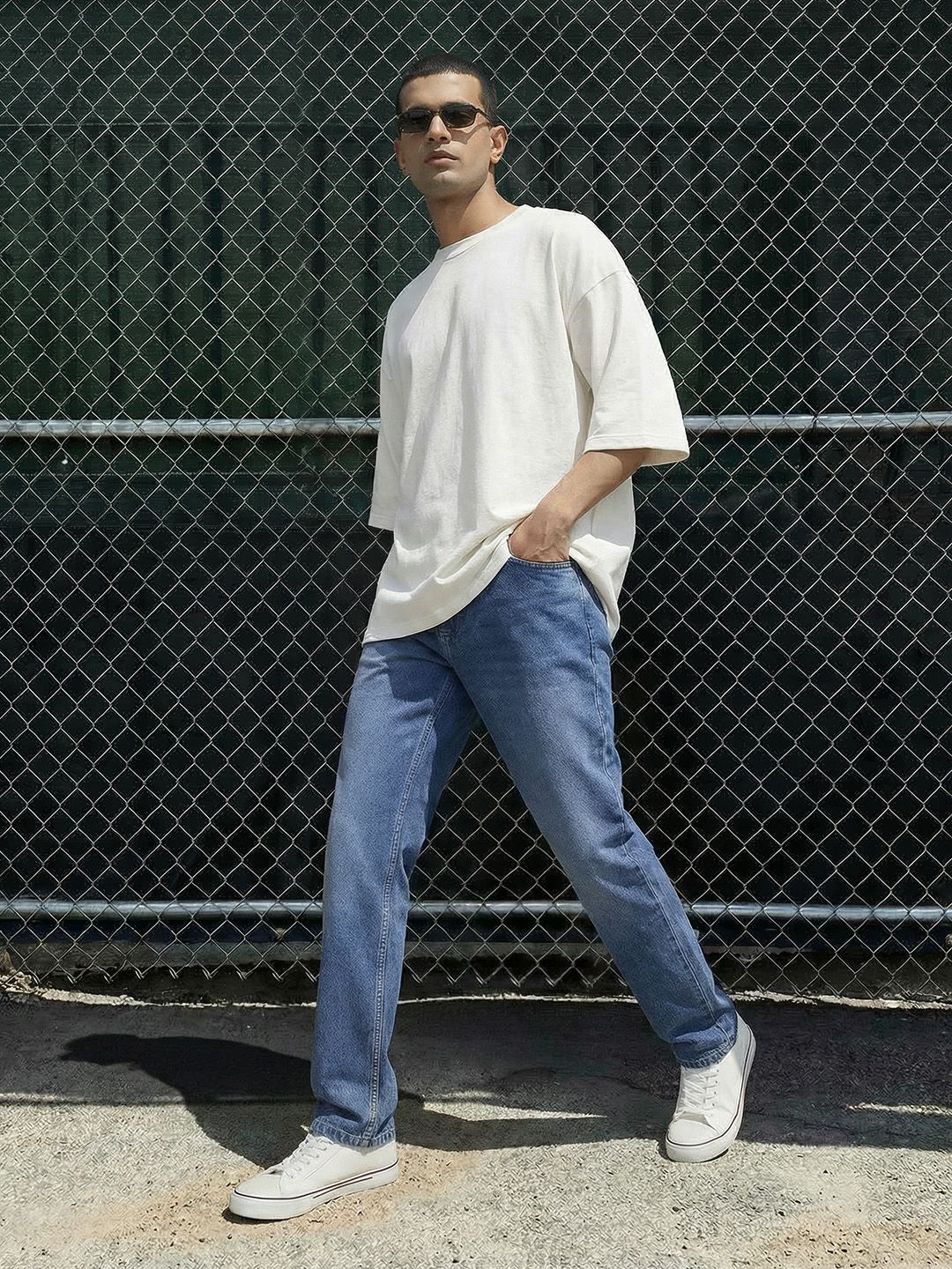 The Roadster Life Co. Men Mid-Rise Light Fade Relaxed Fit Stretchable Jeans