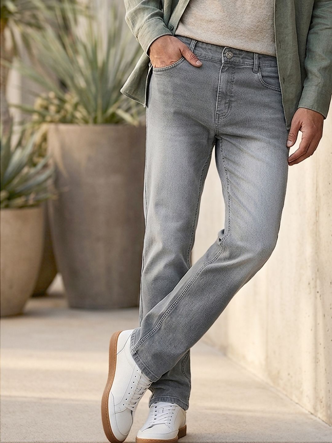 Urbano Fashion Men Straight Fit Mid-Rise Light Fade Stretchable Jeans