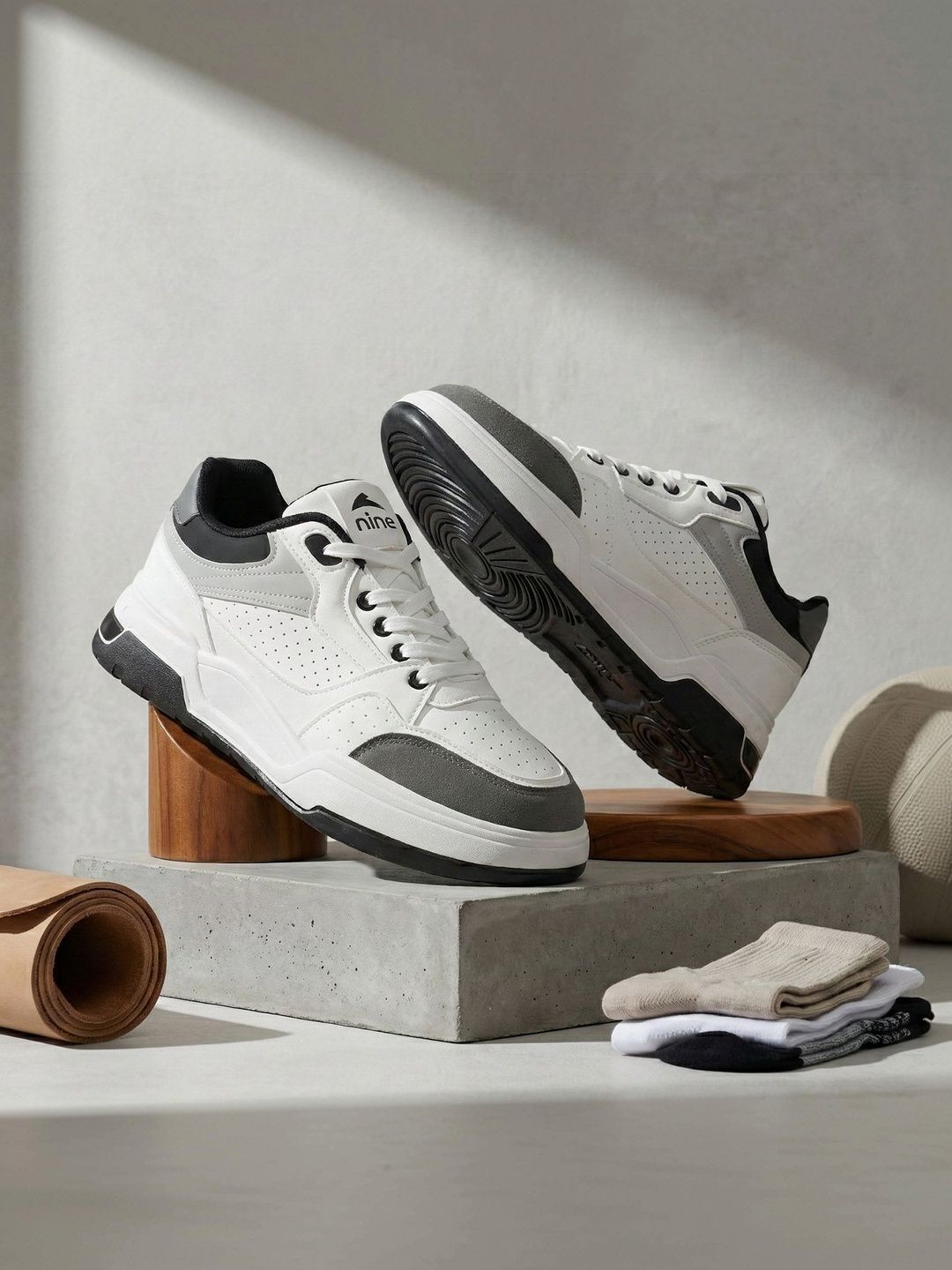 Nine Men Mesh Walking Non-Marking Shoes