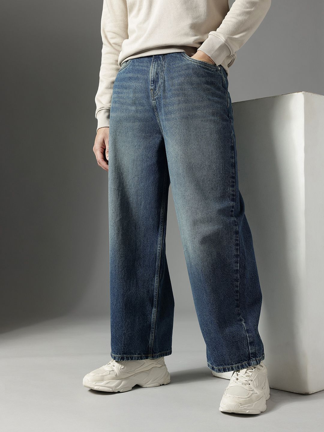 FCUK Men Pure Cotton Barrel Fit Jeans