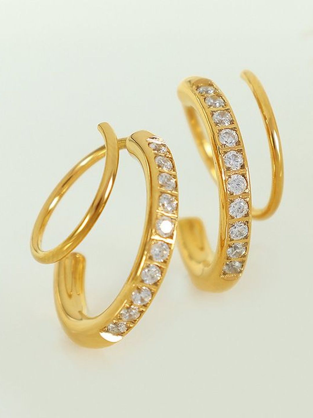 DressBerry Gold-Plated Circular Hoop Earrings
