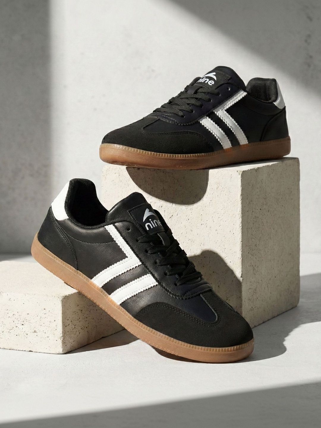 Nine Men Mesh Walking Non-Marking Shoes