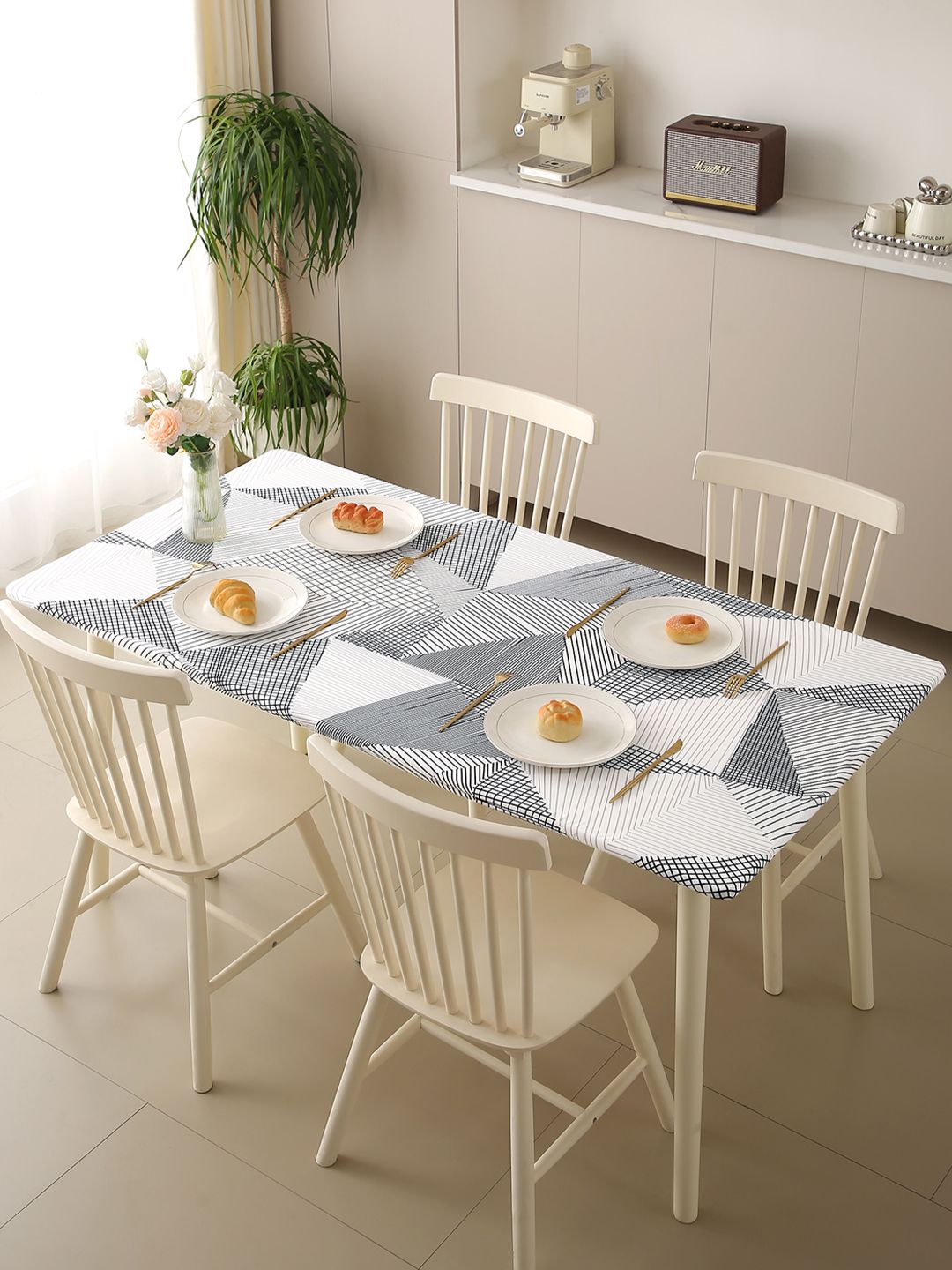 HOKIPO Snow White Black Geometry Water-repellent 47x31 Inch 4 Seater Table Cover