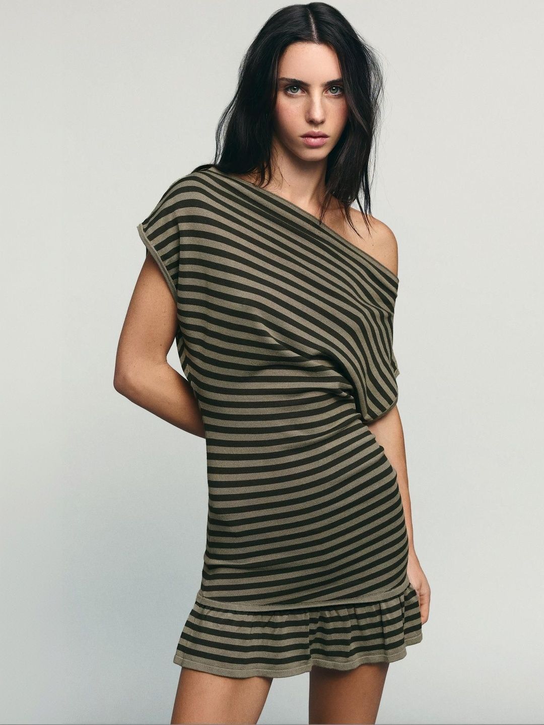 Mini boat neck dress