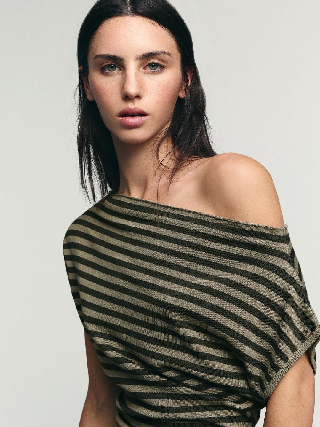 Mini boat neck dress