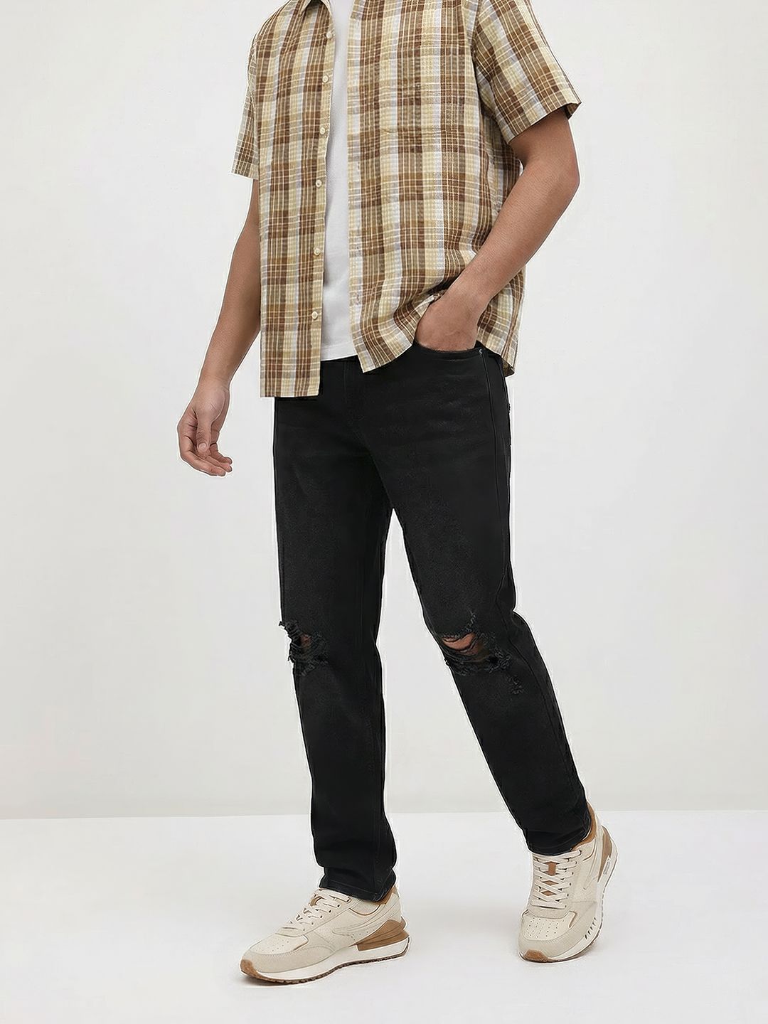 The Roadster Lifestyle Co. Men Relaxed Fit Ripped Jeans