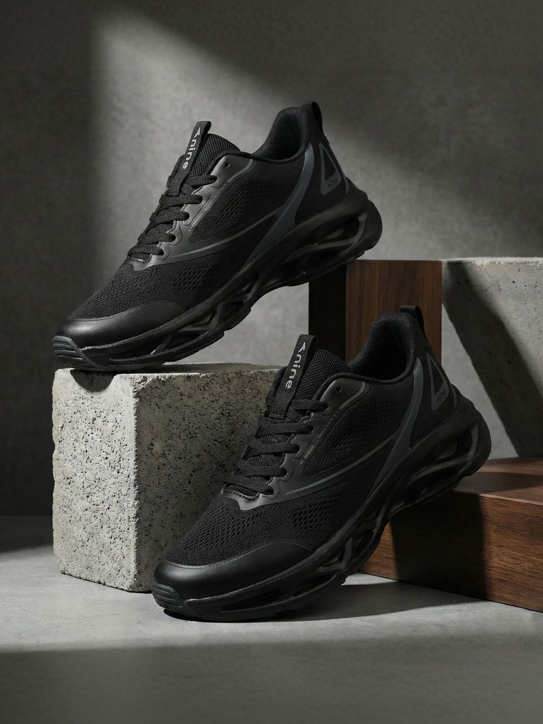 Nine Men Mesh Walking Non-Marking Shoes