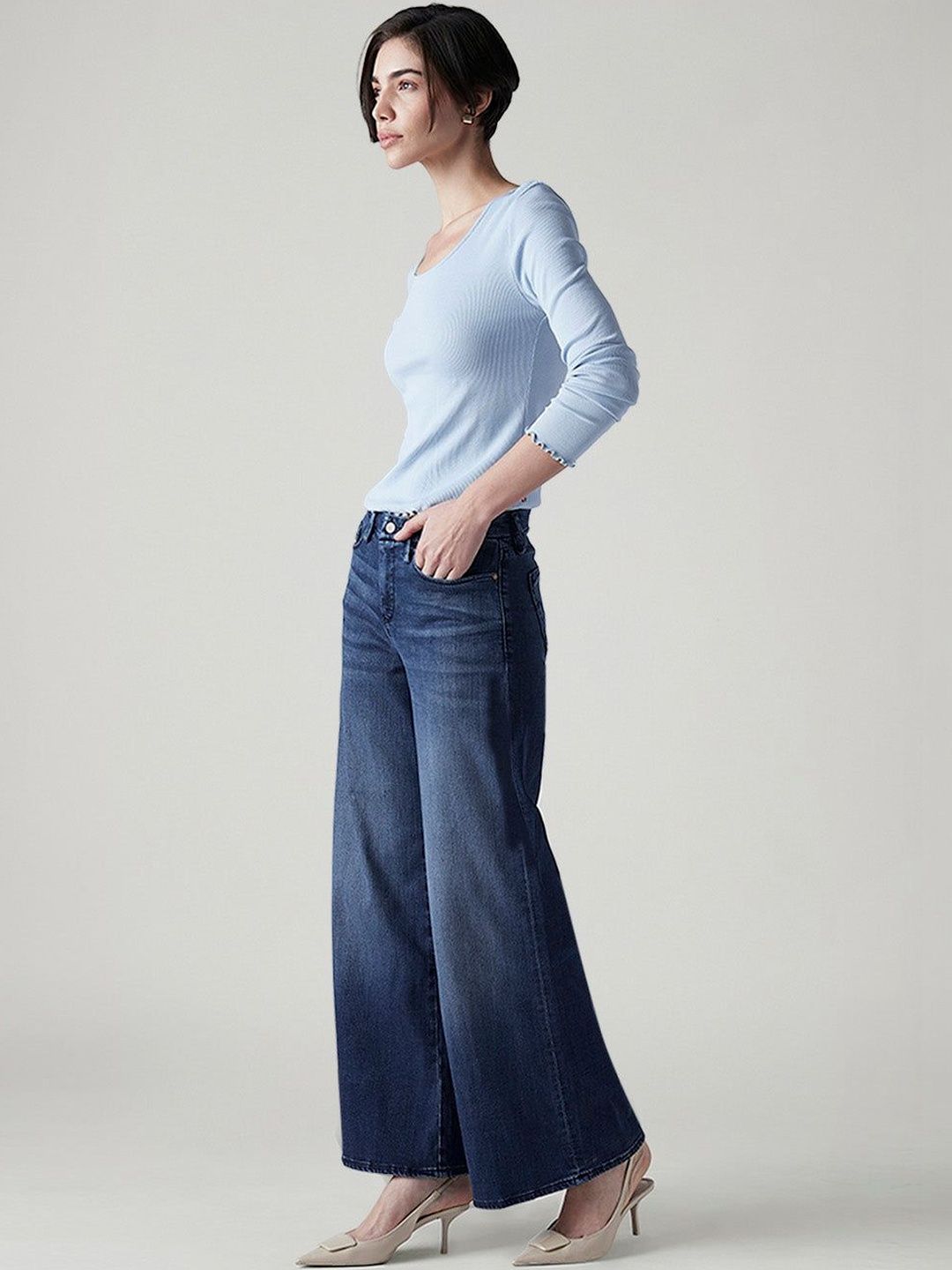 Classic Wide Leg Mid-Rise Light Fade Stretchable Jeans
